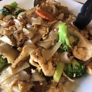 Pai Pad See Ew.   Chicken with fresh broccoli