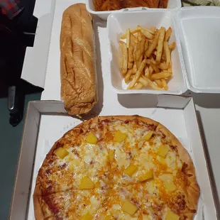 Perfectly done pizza, loaded cheesesteak, crispy fries and wings made correctly. Bravo!