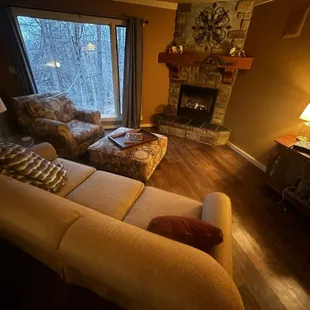 So cozy! 2 fireplaces and a well secluded hot tub.