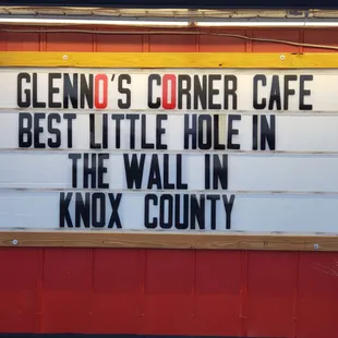 the sign for glenno's corner cafe
