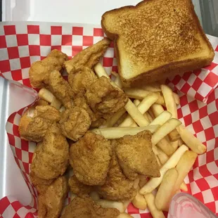 Chicken nugget basket with fries