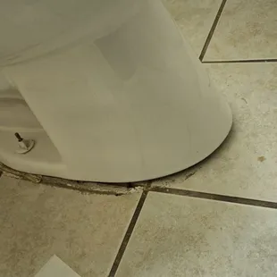 The toilet is not in place, afraid to sit on it.