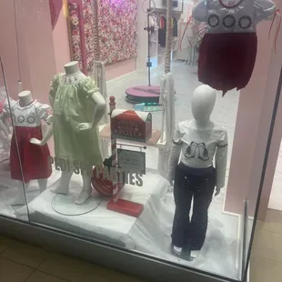 Tens across-the-board a girls world plus a Manny Petty area in the back that you can use for parties!