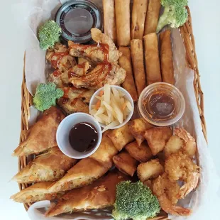 APPETIZER SAMPLER ( assorted of appetizers)