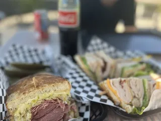 Tommy Pastrami New York Delicatessen 