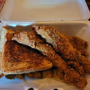 Spicy chicken strips with toast and okra