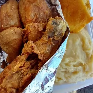 Fried chicken dinner special. Only $7.99 3 pieces!