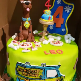 Just one of the many cakes I've purchased from Gloria. This was back in 2020, but it's definitely one of my favorites.