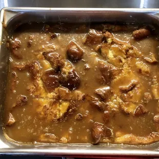 a pan of meat and gravy