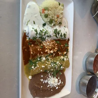 Chicken Enchiladas en Mole