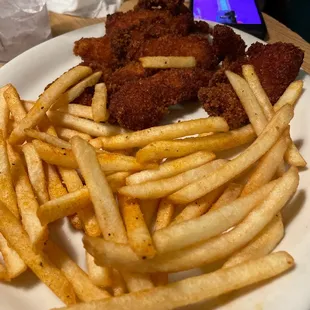 Kids chicken strips plate