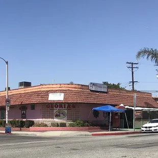 the outside of the restaurant