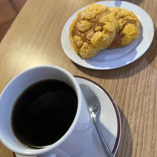 Cafe de olla and complimentary sweet bread
