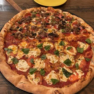 18&quot; NY style, half Margherita, half the Works