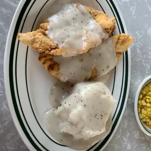 fried chicken with gravy and corn