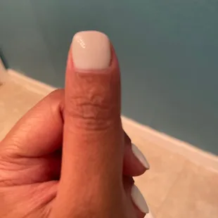 The dip nail was done today and this picture is from today. The gap is very noticeable and it&apos;s on more than one nail.
