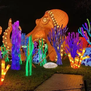 Giant 20 foot tall octopus!