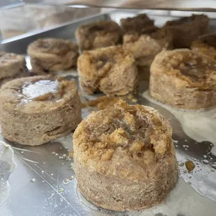 ows doughnuts in a bakery