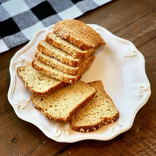 slices of bread on a plate