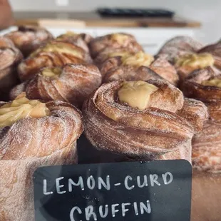 Lemon Curd Cruffin