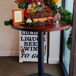 12'11'2021 Décor near entryway.