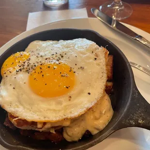 Sausage gravy skillet