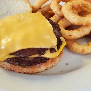 heeseburger and onion rings