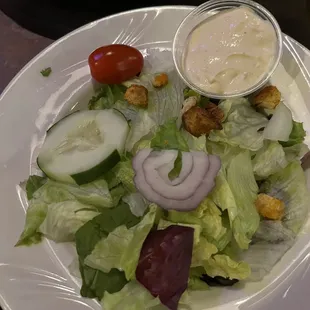 Nice fresh House Salad with creamy garlic dressing... delish!