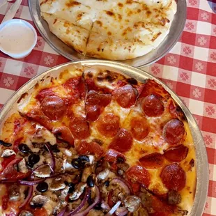 Cheese bread and half pepperoni and half Go4 combo! Delish