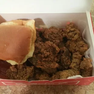 Mixed box liver and gizzards