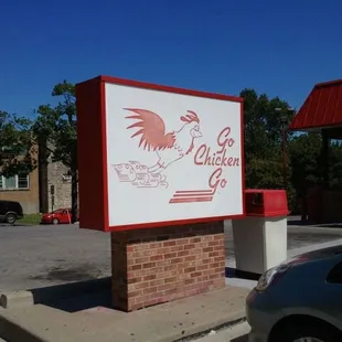 ows a sign for go chicken go