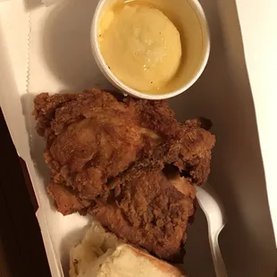 Mixed sampler with bun &amp; mash &amp; yellow gravy (reminds me of thin crust &amp; flavor like KFC/Jollibees) would get again or the strips