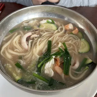 Kalguksu Noodle Soup