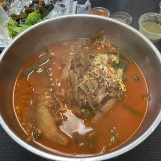 15. Hot and Spicy Beef Noodle Soup ()