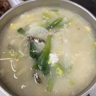 27. Dumpling Soup with Rice Cake ()