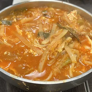 31. Korean Thick Noodles with Kimchi ()