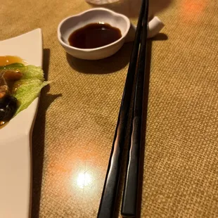 Love the chopsticks stand on the soy saucer!