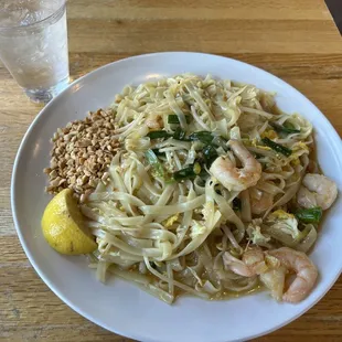 Pad that. Shrimp overcooked. The dish was saucy and flavorful!