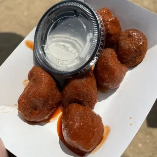 Buffalo Boneless Seitan Wings w ranch