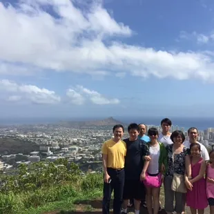 Nice way to end the tour is a bird's eye view of the South Shores of Oahu, Tantalus. Views from East to West! Wow!
