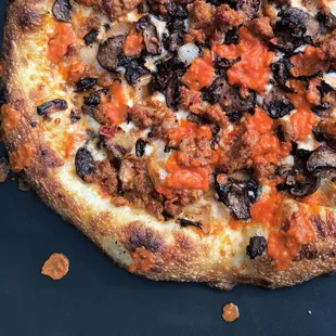SAUSAGE + MUSHROOM: all day marinara . hot italian sausage . roasted mushrooms
roasted onions . mozzarella . parmesan ** until 2/24/25