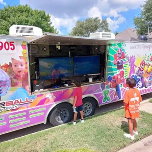 Kids getting too rowdy in there? Fold out the side panel and kick 'em outside! Texas heat'll wear 'em out!