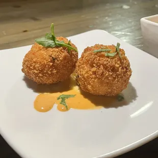 Fried Bacon Mac and Cheese Ball
