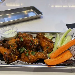 6pc Buffalo Hot wings  photo cred: Alexis Pitsnukanh