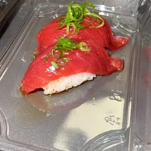 Tuna nigiri