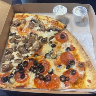 Olives mushrooms and sausage are my favvvv on a pizza so i had to get these lol