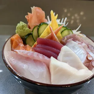 Chirashi bowl - 24 dollars