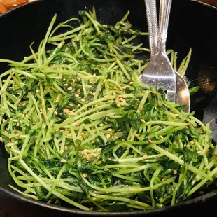 豆苗のガーリック炒