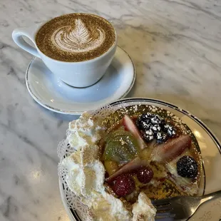 Glitter latte &amp; Fruit Tart