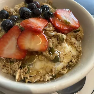 Yogurt Parfait w/Fresh Fruit